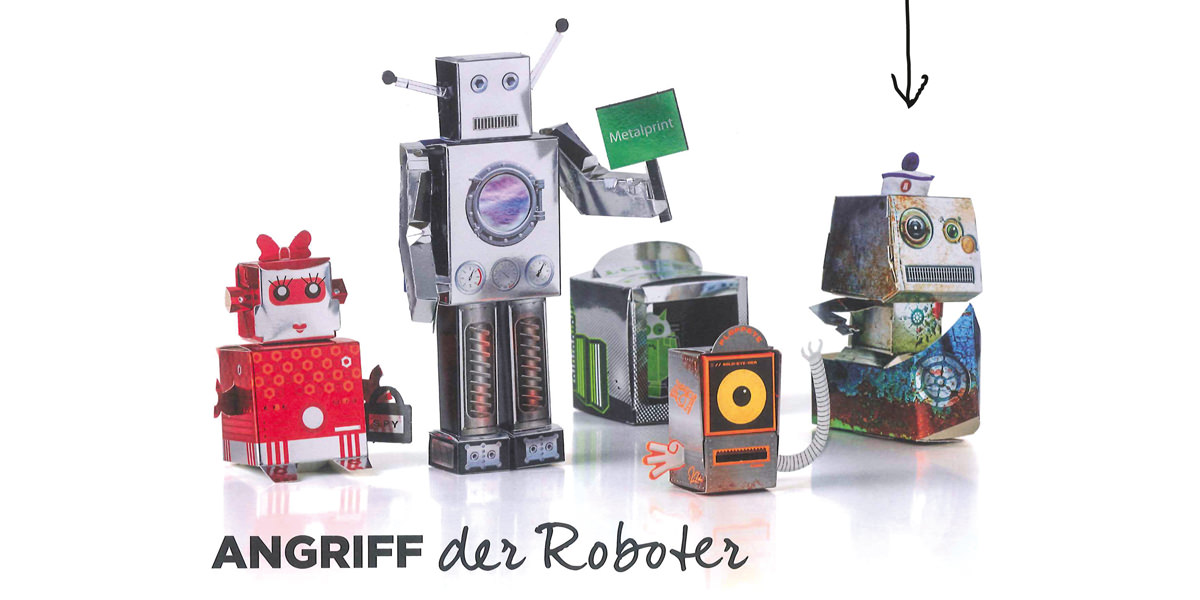 Magazindesign: verschiedene Roboter, die aus einem Falzbogen ertellt wurden. Einleger in der Zeitschrift Novum.