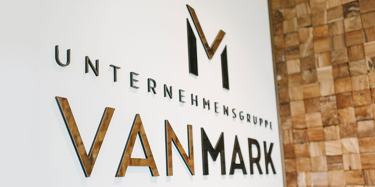Indoor Logo Unternehmensgruppe van Mark
